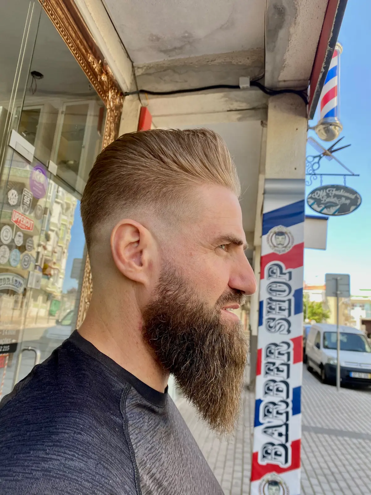 Corte e barba com perfil definido